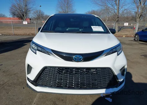 2022 Toyota Sienna Xse z USA, uszkodzony, nr VIN 5TDDRKEC1NS095906